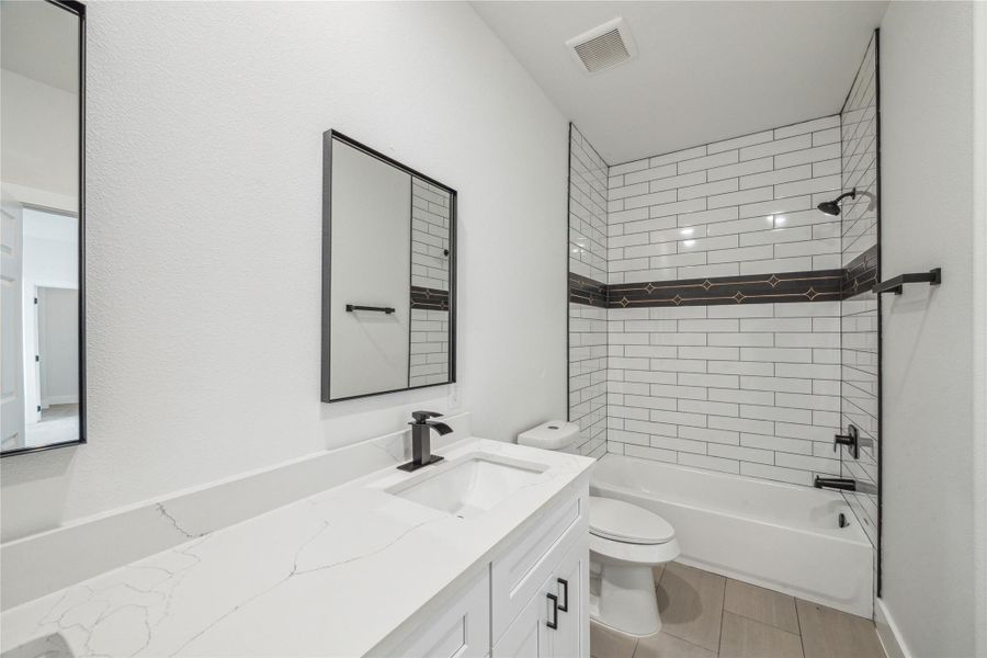 Furnished interior view inside a new home in , Santa Fe (Image 10).