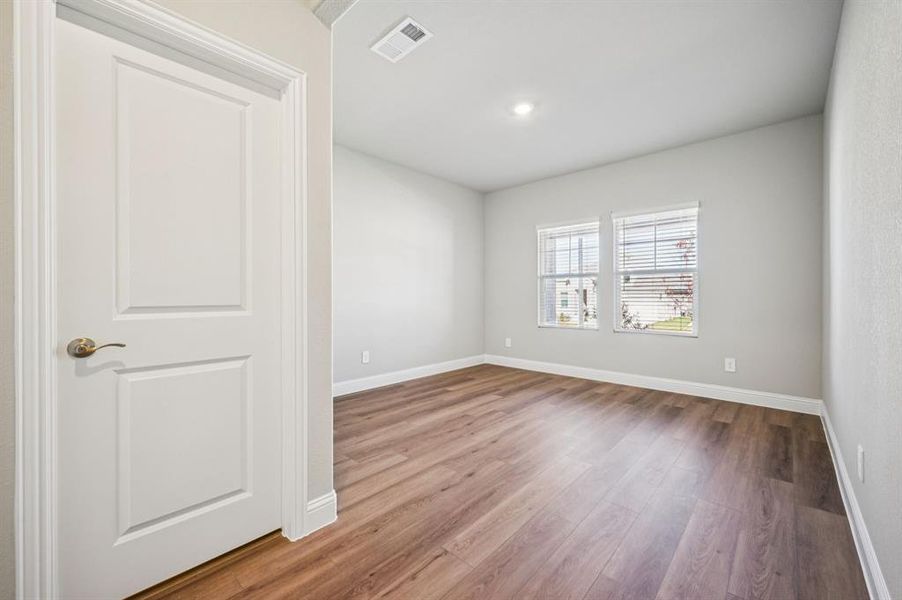 Spacious, unfurnished interior of a new home in Simpson Crossing - Signature Series, McKinney (Image 30).