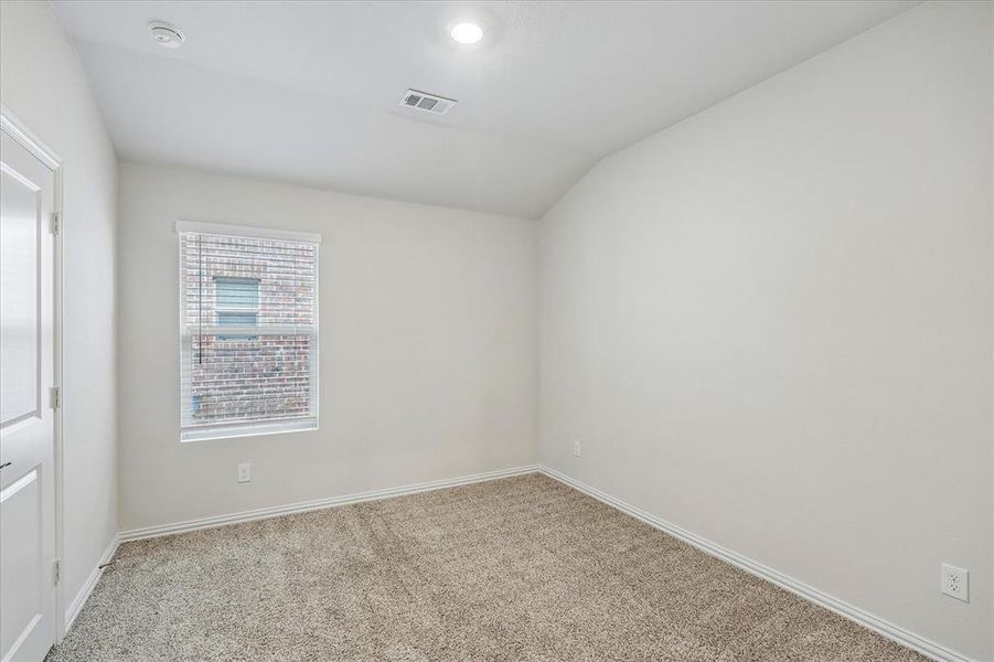 Spacious, unfurnished interior of a new home in Cibolo Hills, Fort Worth (Image 34).