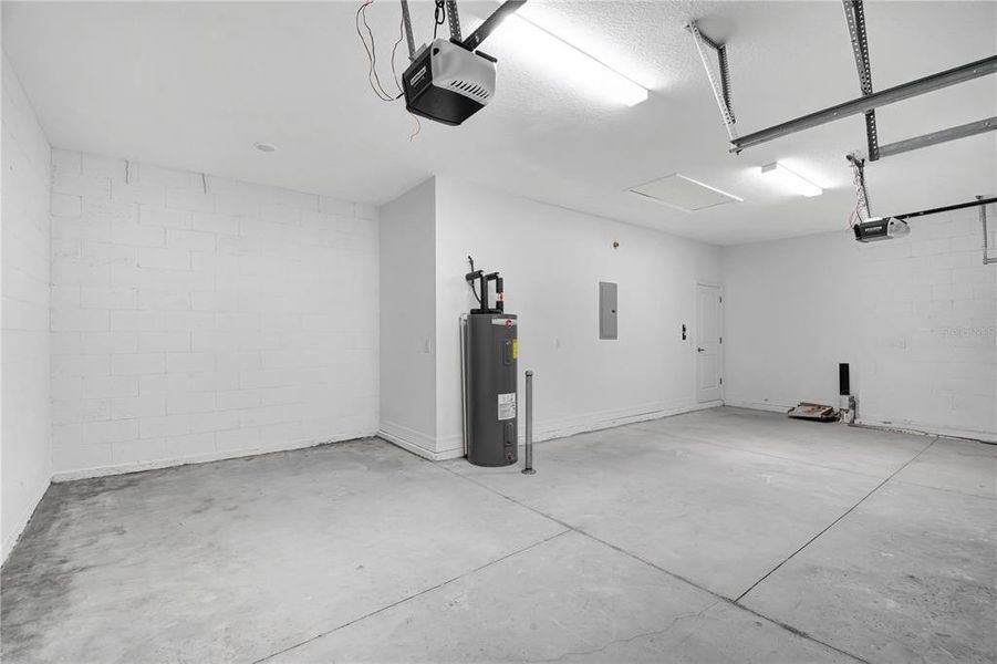 Spacious, unfurnished interior of a new home in , Ocala (Image 41).