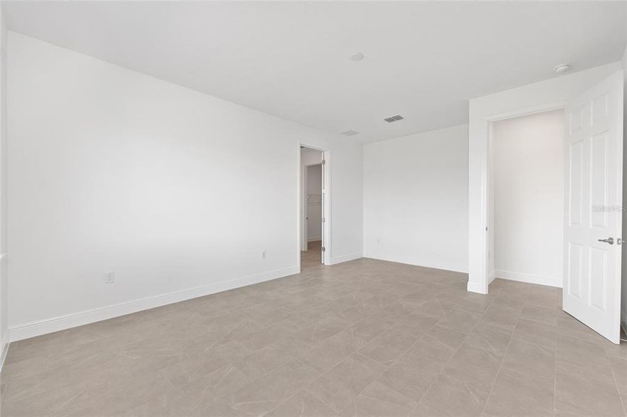 Spacious, unfurnished interior of a new home in , Ocala (Image 31).