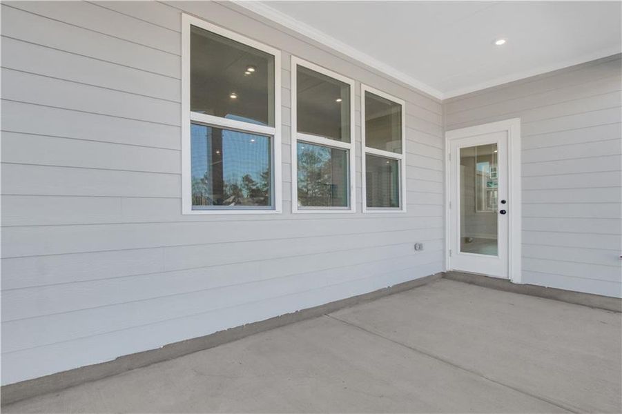 Exterior details and patio area of a home in Hillside Manor, Powder Springs (Image 23).