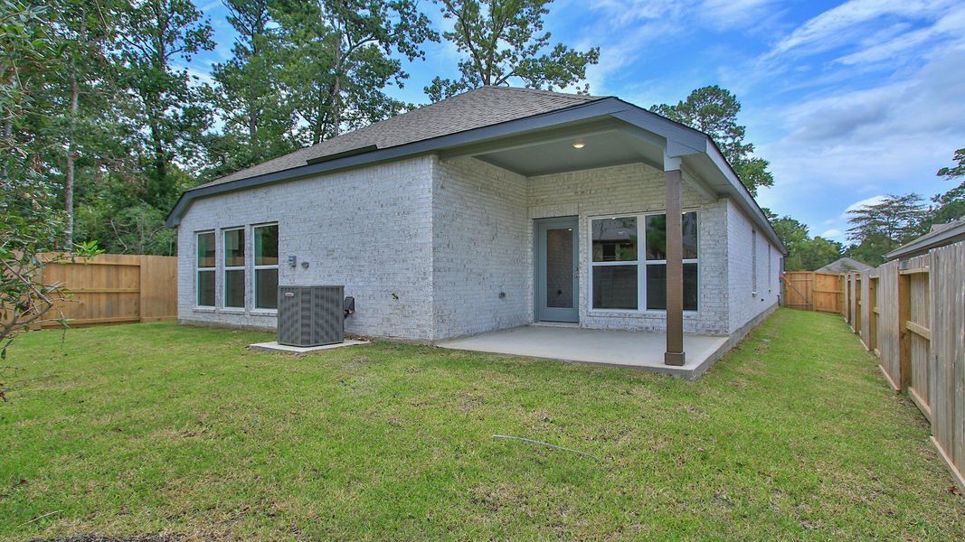 Representative furnished interior of a home built from the Aruba by DRB Homes in Clear Creek, New Braunfels (Image 29).