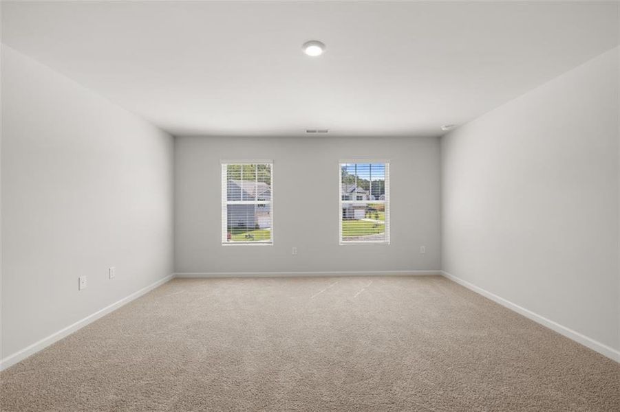 Spacious, unfurnished interior of a new home in Oakleigh Glen, Dallas (Image 10).