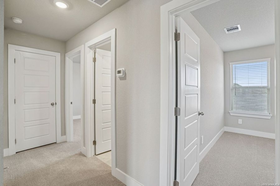 Spacious, unfurnished interior of a new home in Lark Canyon, New Braunfels (Image 26).