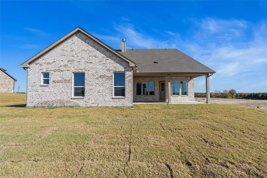 Exterior details and patio area of a home in Creekview Addition, Van Alstyne (Image 4).