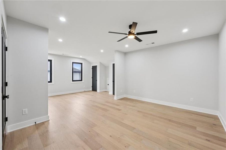 Spacious, unfurnished interior of a new home in , Auburn (Image 28).