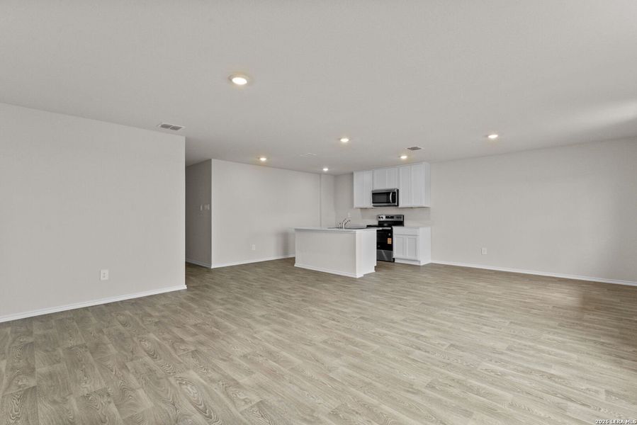 Spacious, unfurnished interior of a new home in Swenson Heights, Seguin (Image 23).