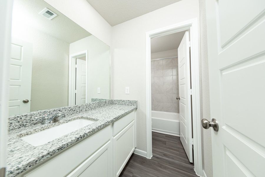 Furnished interior view inside a new home in Mackenzie Creek, Conroe (Image 8). Furnished interior view inside a new home in Mackenzie Creek, Conroe (Image 8).