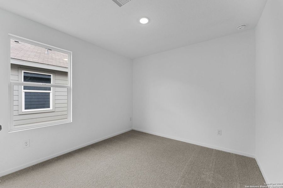 Spacious, unfurnished interior of a new home in Voss Farms, New Braunfels (Image 22).