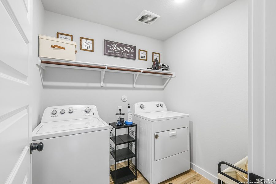 Furnished interior view inside a new home in Mesa Vista, San Antonio (Image 9).
