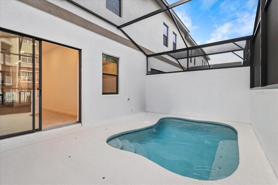 Exterior details and patio area of a home in , Orlando (Image 4).