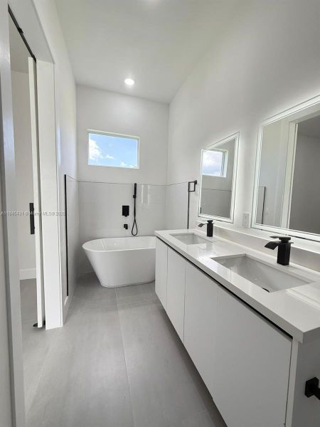 Furnished interior view inside a new home in , Cape Coral (Image 9).