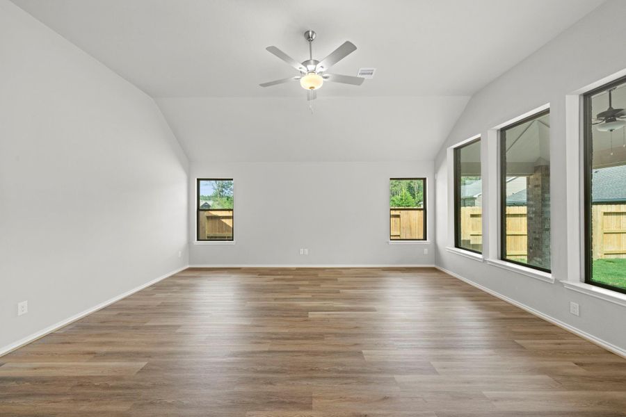 Spacious, unfurnished interior of a new home in The Trails, New Caney (Image 18).