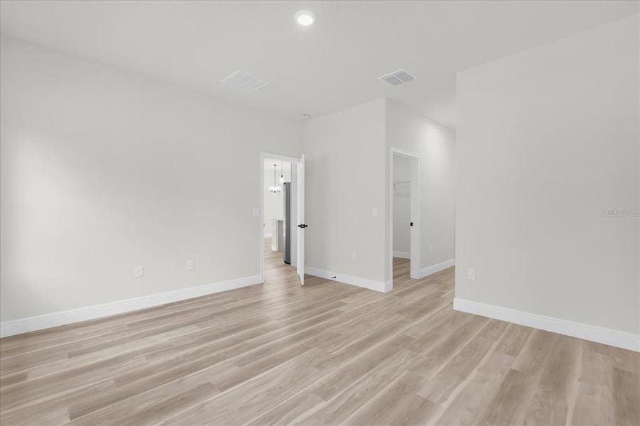 Spacious, unfurnished interior of a new home in , Ocala (Image 23).
