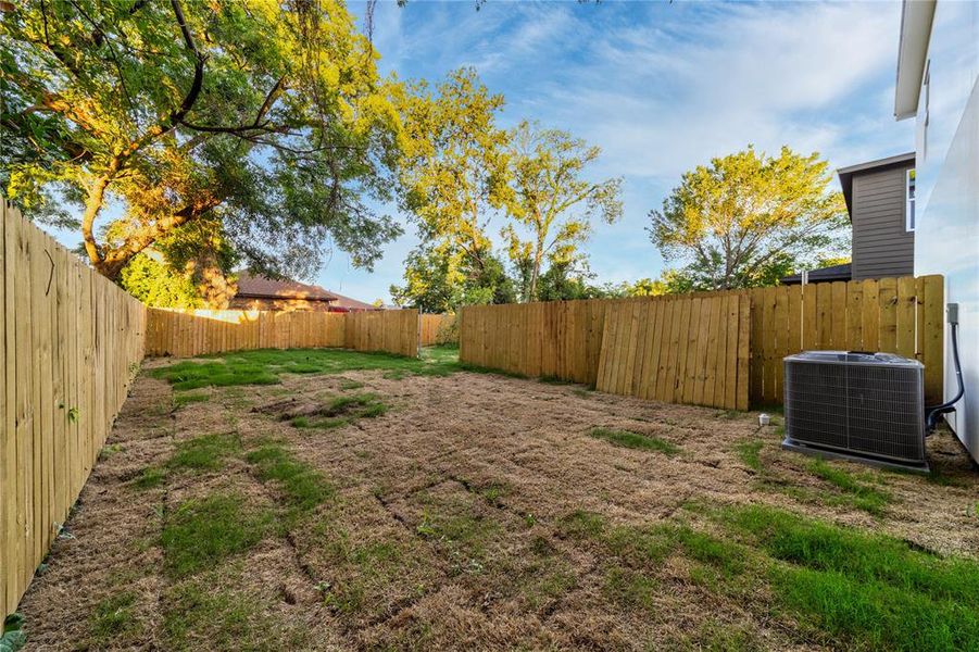 Exterior details and patio area of a home in , Dallas (Image 20).