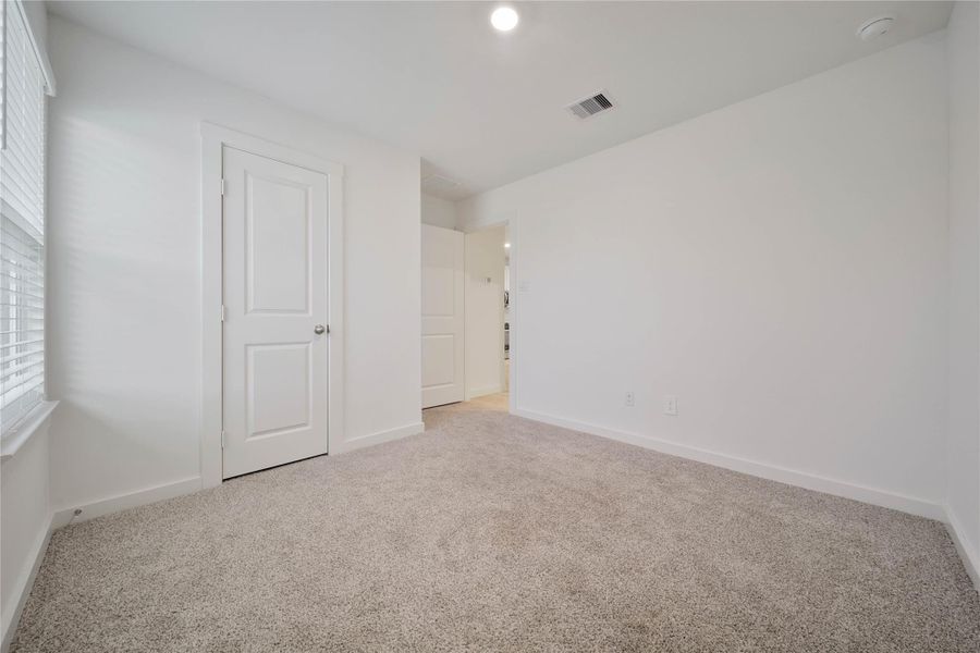 Spacious, unfurnished interior of a new home in Sorrento, Richmond (Image 25).