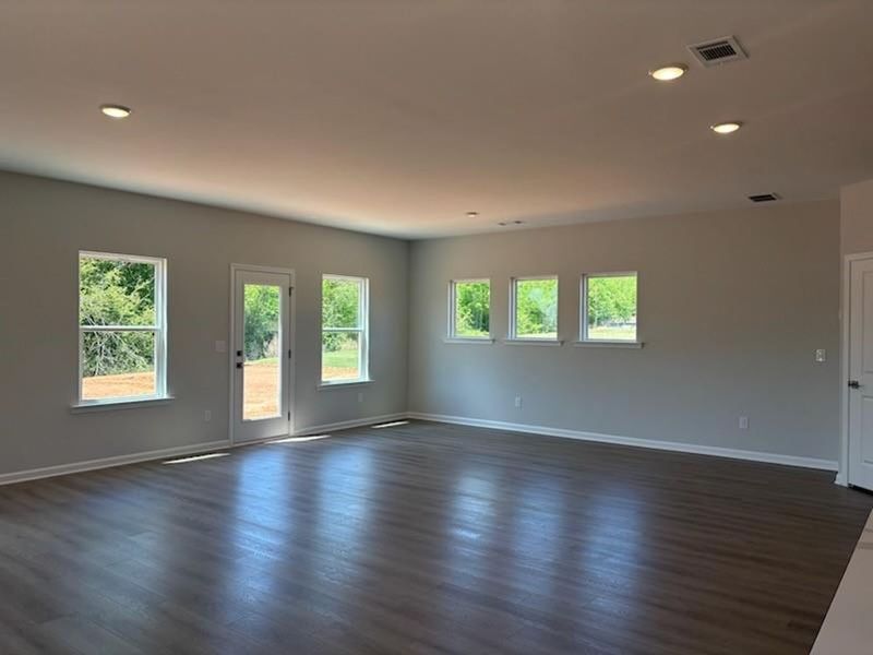 Spacious, unfurnished interior of a new home in Cedar Farms, Winder (Image 11).