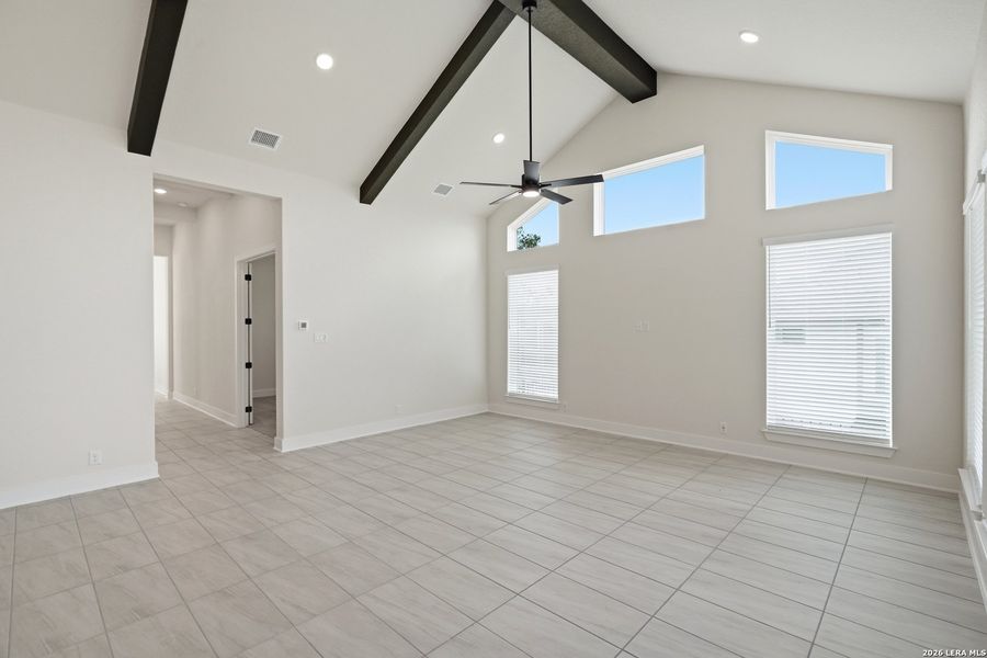 Spacious, unfurnished interior of a new home in Esperanza 60's, Boerne (Image 10).
