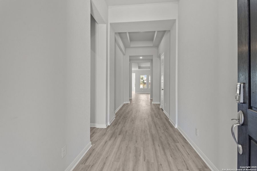 Spacious, unfurnished interior of a new home in Stillwater Ranch 60', San Antonio (Image 26).
