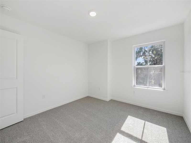 Spacious, unfurnished interior of a new home in Aulin Square, Oviedo (Image 21).