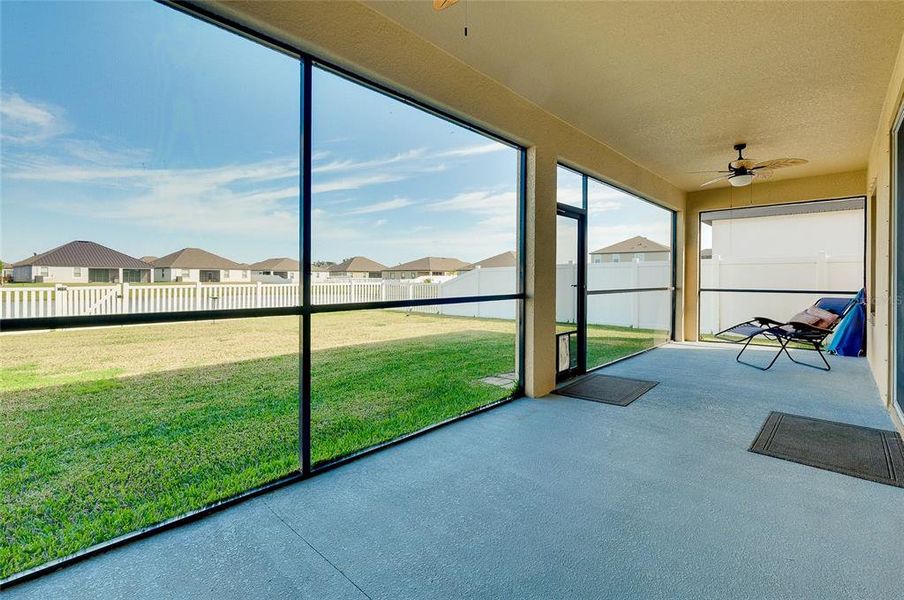 Exterior details and patio area of a home in , Bradenton (Image 3).