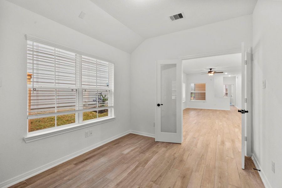 Spacious, unfurnished interior of a new home in Woodforest, Montgomery (Image 15).
