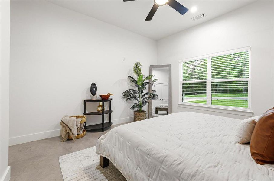 Furnished interior view inside a new home in , Denison (Image 7).