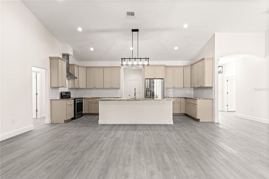 Spacious, unfurnished interior of a new home in , Dunnellon (Image 16).