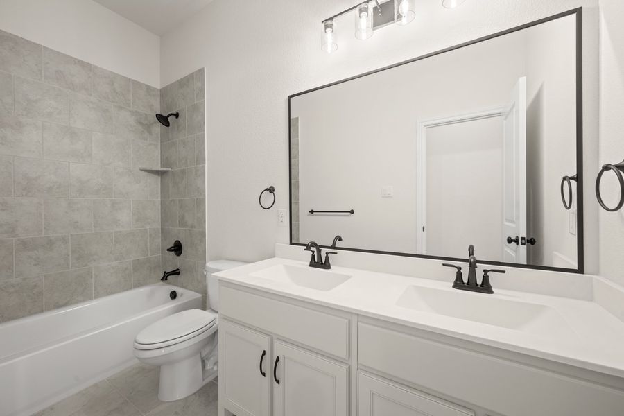 Furnished interior view inside a new home in Myrtle Creek, Waxahachie (Image 11).