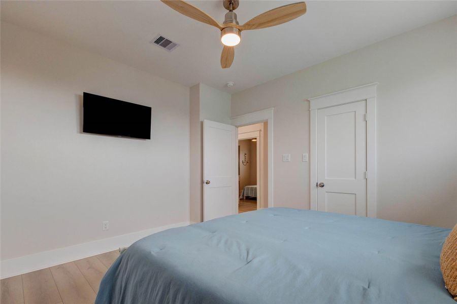 Furnished interior view inside a new home in , Galveston (Image 31).