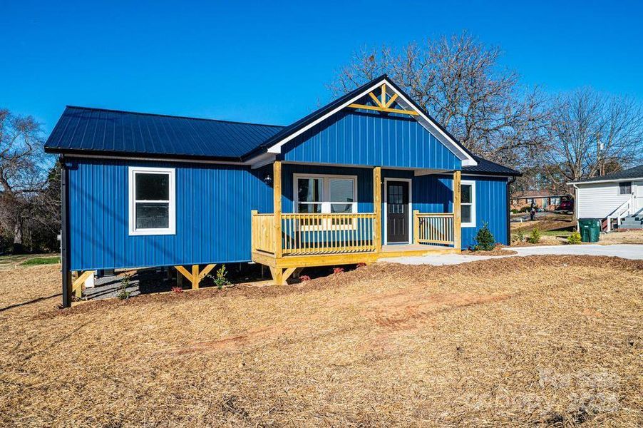 Exterior details and patio area of a home in , Valdese (Image 27).