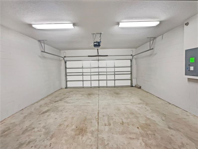 Spacious, unfurnished interior of a new home in , Kissimmee (Image 43).