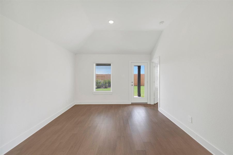 Spacious, unfurnished interior of a new home in Sorella, Tomball (Image 36).