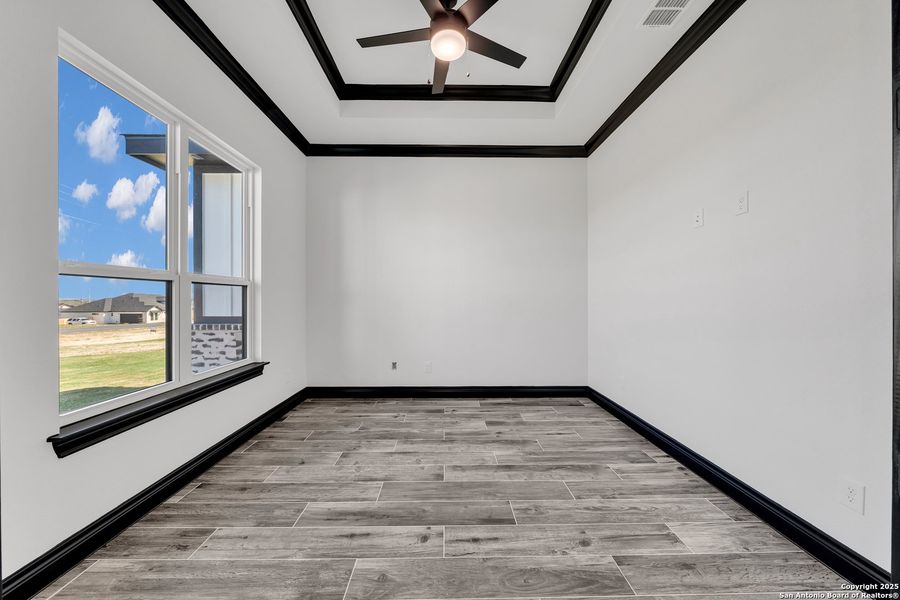 Spacious, unfurnished interior of a new home in , La Vernia (Image 41).