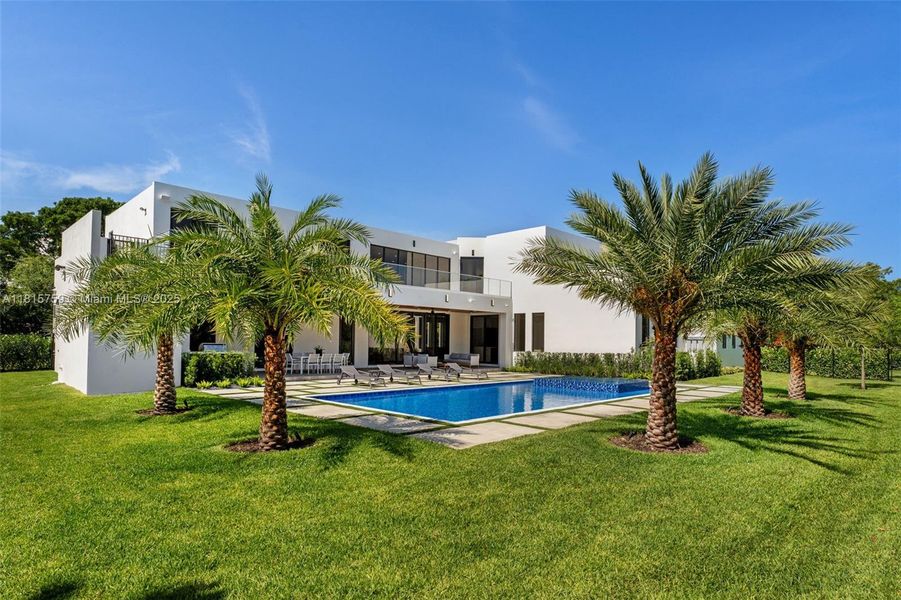 Exterior details and patio area of a home in , Pinecrest (Image 40).