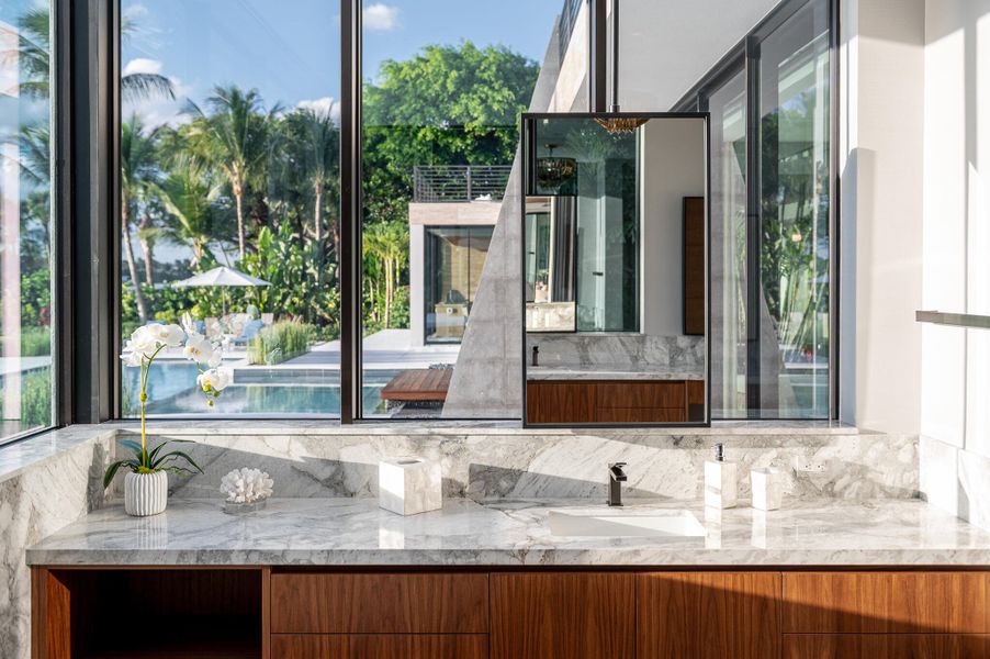 488 S Beach Rd, Jupiter Island, 33455-59