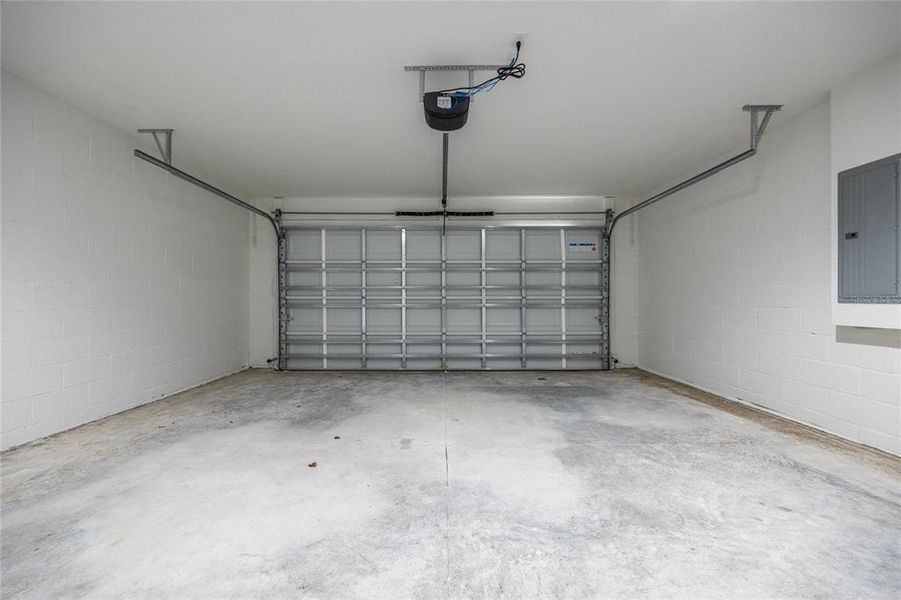 Spacious, unfurnished interior of a new home in , Ocklawaha (Image 26).