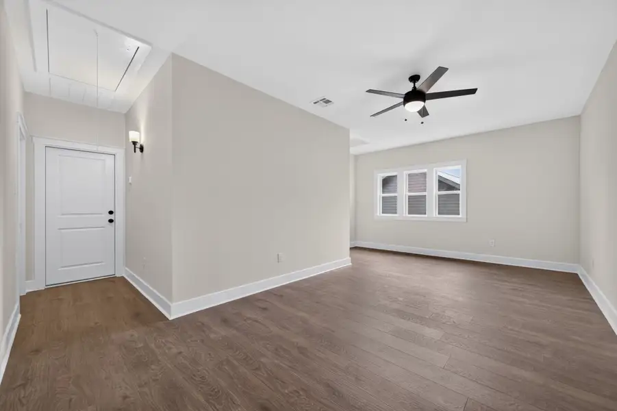 Spacious, unfurnished interior of a new home in Two Step Farm, Montgomery (Image 36).