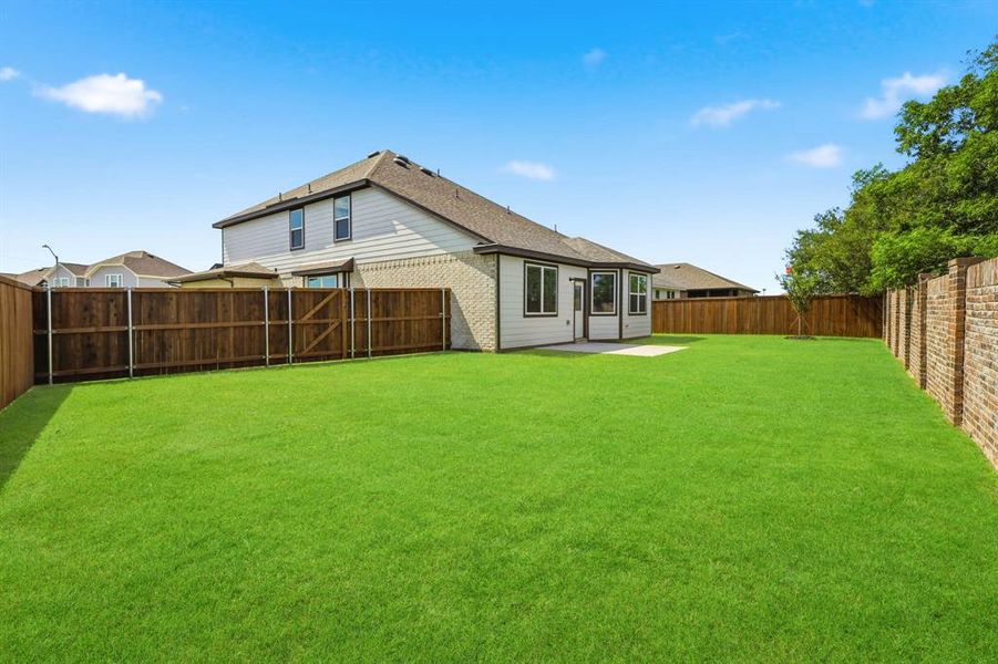 Exterior details and patio area of a home in Burgess Meadows, Cleburne (Image 4).