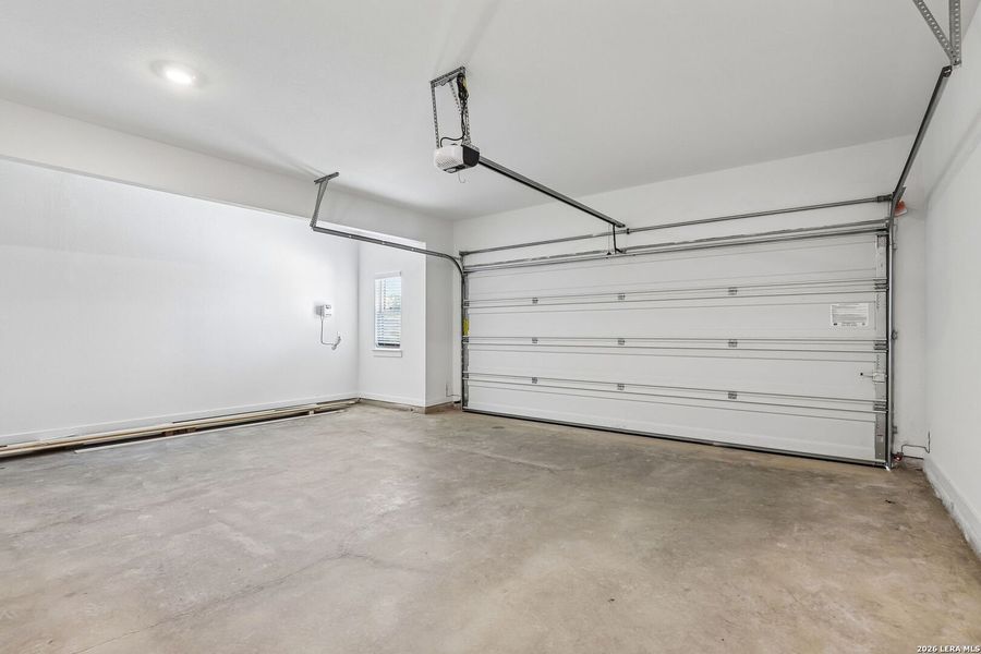 Spacious, unfurnished interior of a new home in Stream Waters, Seguin (Image 18). Spacious, unfurnished interior of a new home in Stream Waters, Seguin (Image 18).
