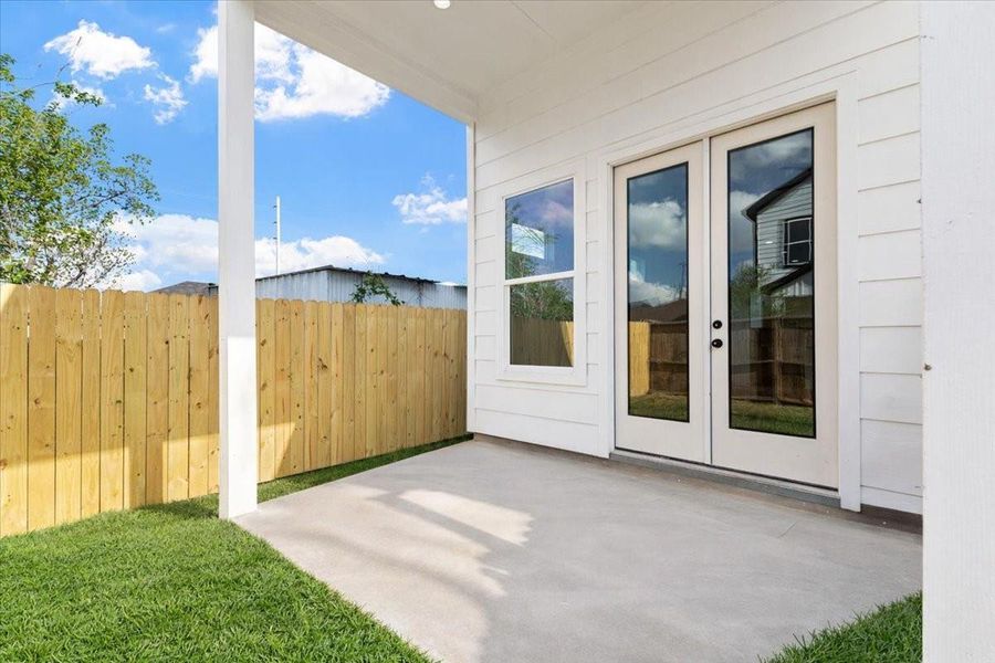 Exterior details and patio area of a home in , Houston (Image 28).