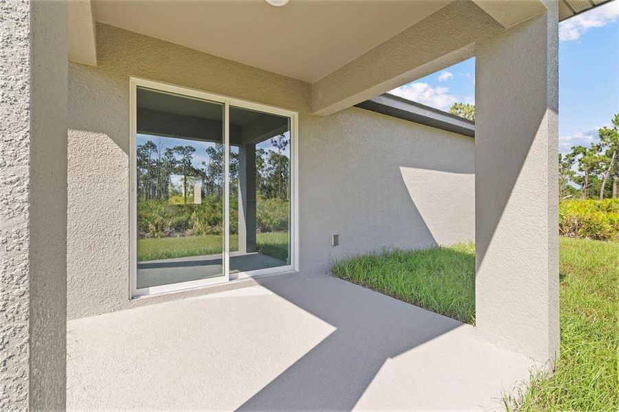 Exterior details and patio area of a home in , Port Charlotte (Image 3).