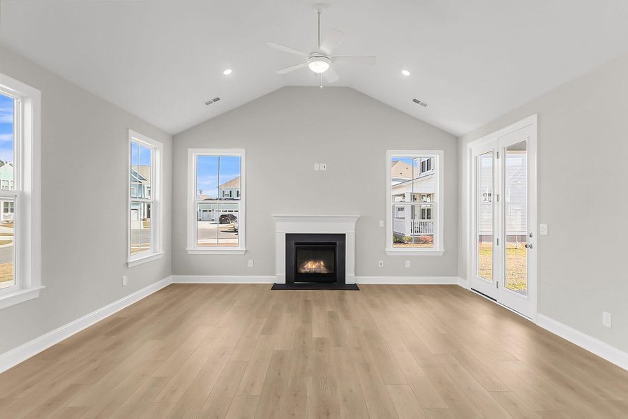 Spacious, unfurnished interior of a new home in Tidewater at Lakes of Cane Bay, Summerville (Image 34).