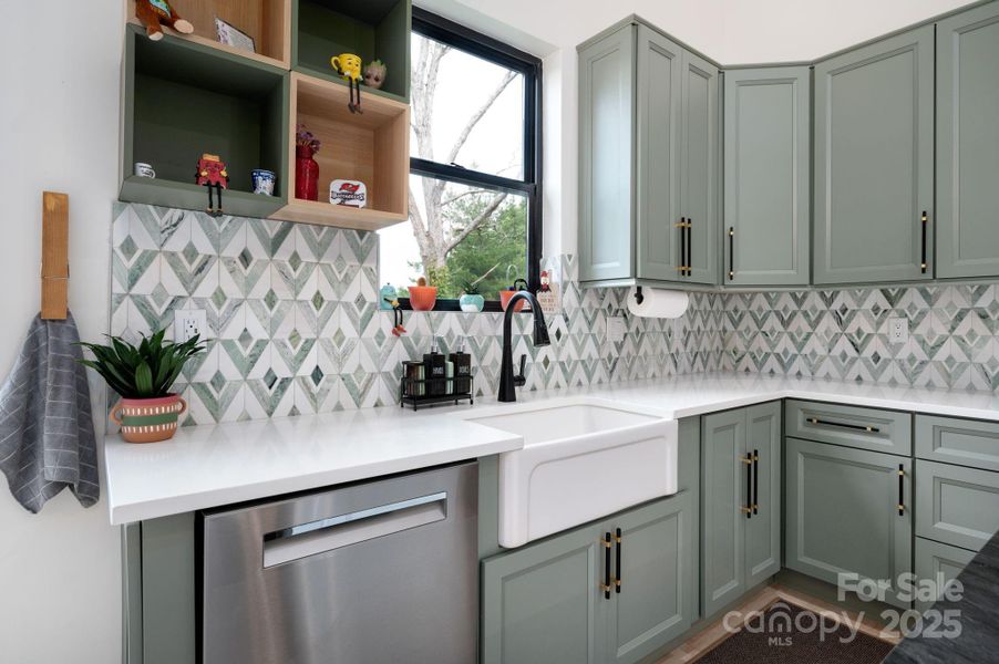Deep Farmhouse Sink and Tile Backsplash