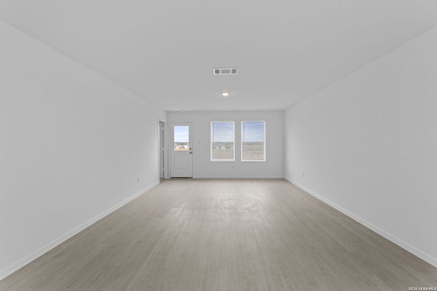 Spacious, unfurnished interior of a new home in Guadalupe Ridge, New Braunfels (Image 23).