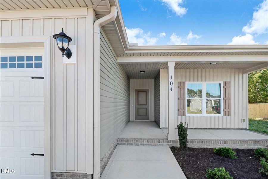 04-104 E Sillinger Dr-4