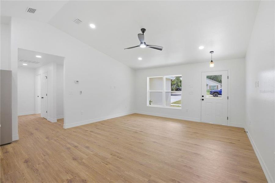 Spacious, unfurnished interior of a new home in , Ocklawaha (Image 23).
