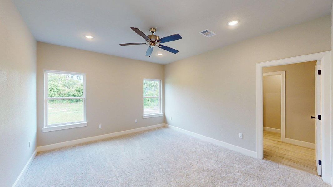 Spacious, unfurnished interior of a new home in , Lake Jackson (Image 22).