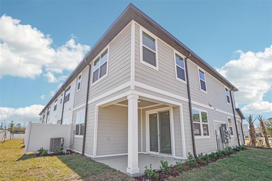 Exterior details and patio area of a home in Montague Chase, Tampa (Image 20).